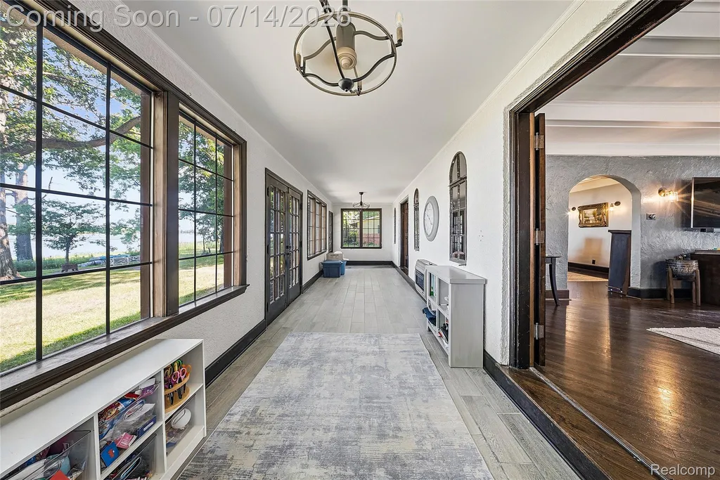 18460 Meridian Road Grosse Ile Township MI 48138