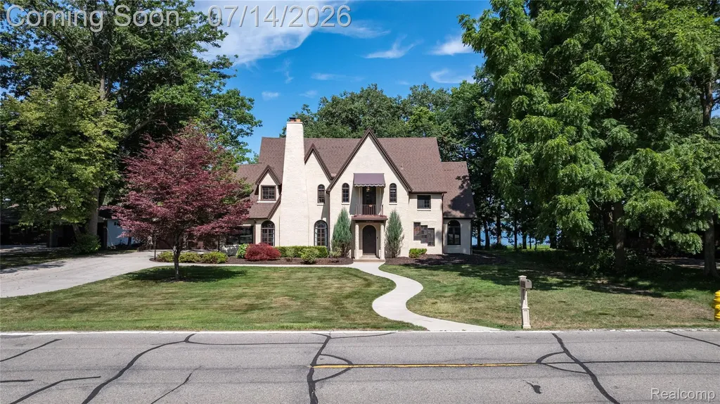 18460 Meridian Road Grosse Ile Township MI 48138