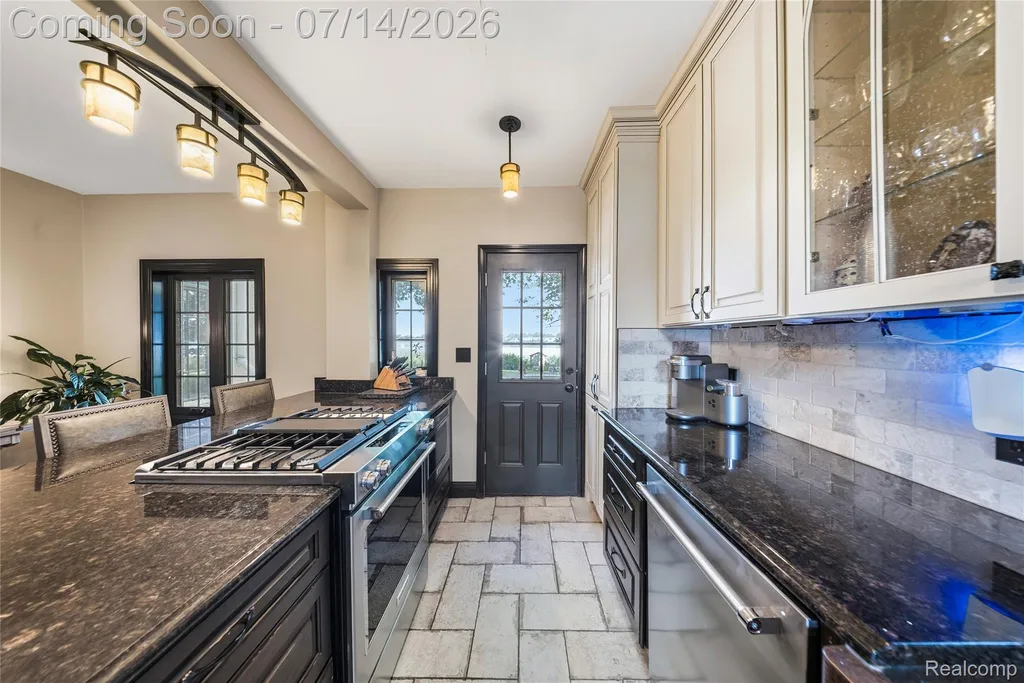 18460 Meridian Road Grosse Ile Township MI 48138