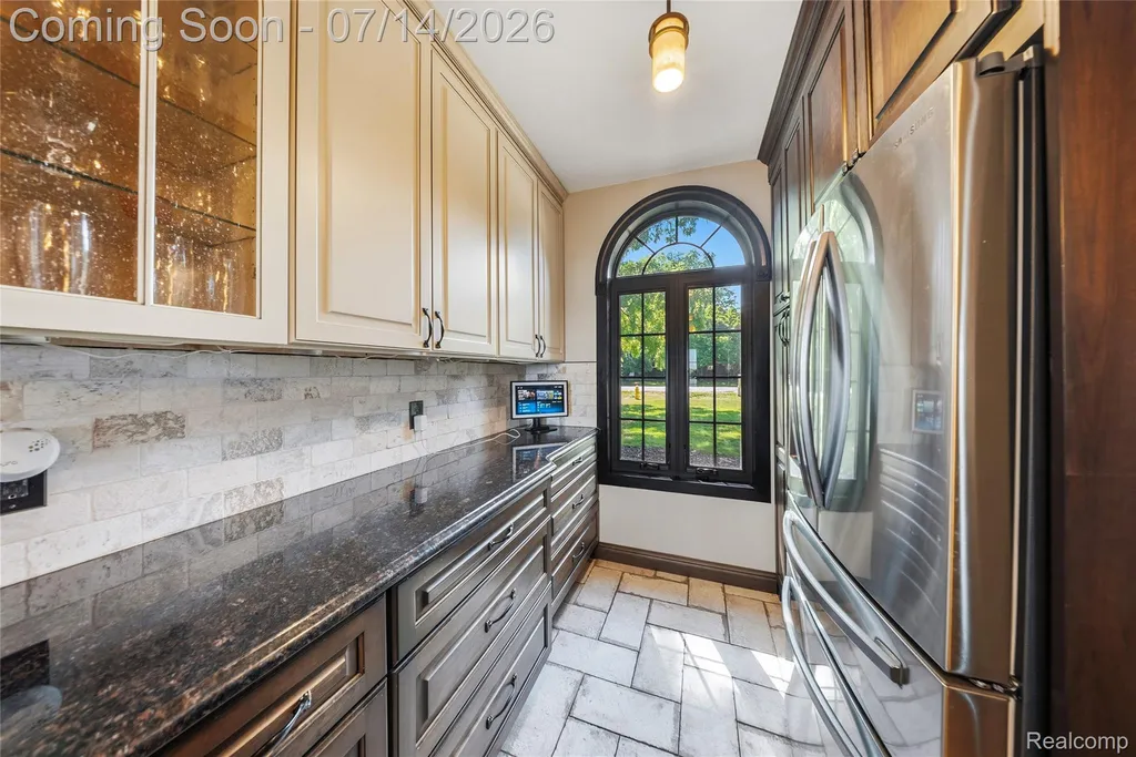 18460 Meridian Road Grosse Ile Township MI 48138