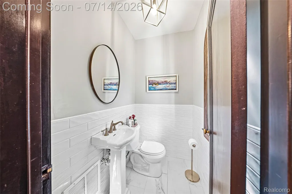 18460 Meridian Road Grosse Ile Township MI 48138