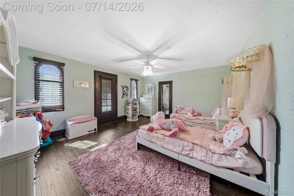18460 Meridian Road Grosse Ile Township MI 48138