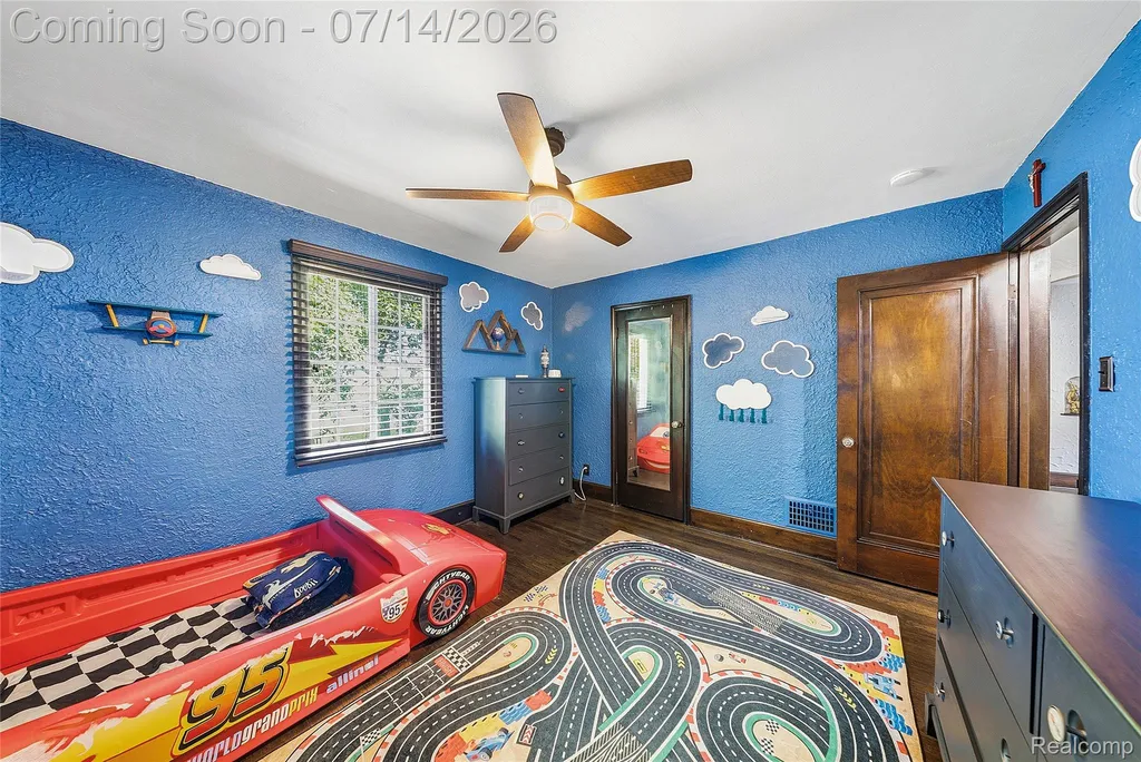 18460 Meridian Road Grosse Ile Township MI 48138