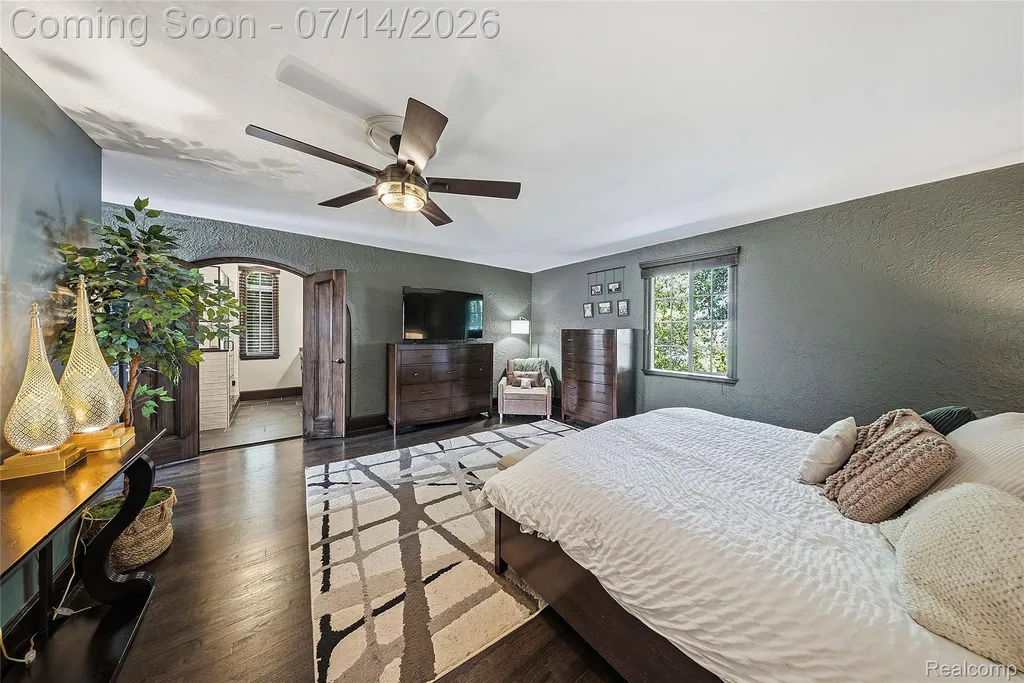18460 Meridian Road Grosse Ile Township MI 48138