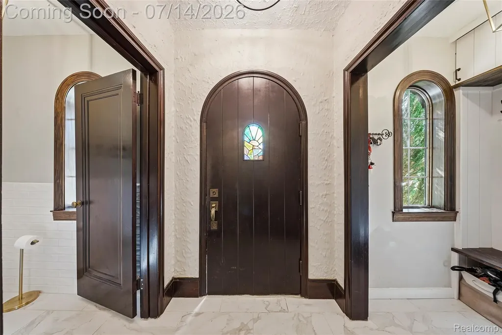 18460 Meridian Road Grosse Ile Township MI 48138
