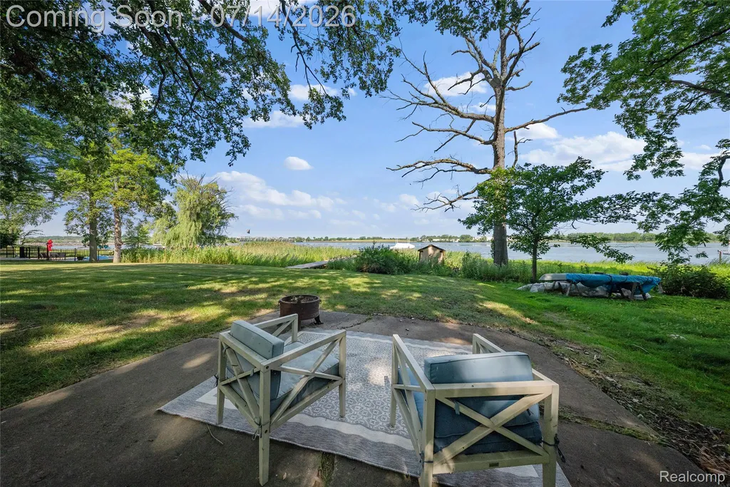 18460 Meridian Road Grosse Ile Township MI 48138