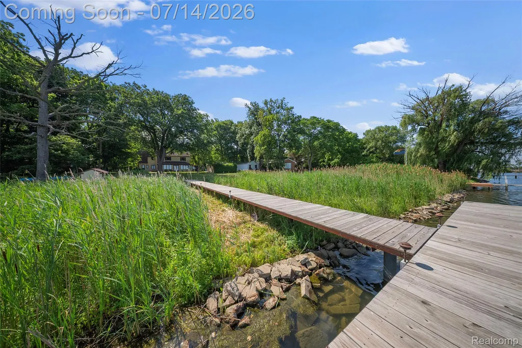 18460 Meridian Road Grosse Ile Township MI 48138