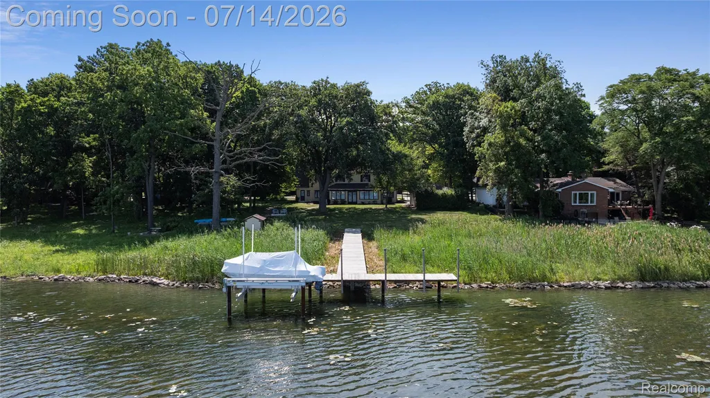 18460 Meridian Road Grosse Ile Township MI 48138