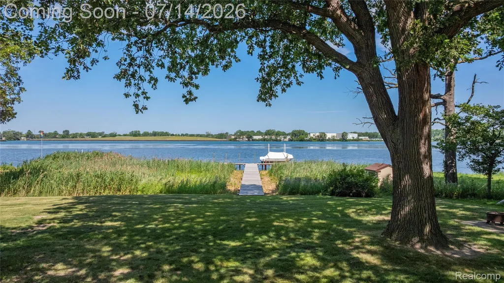 18460 Meridian Road Grosse Ile Township MI 48138