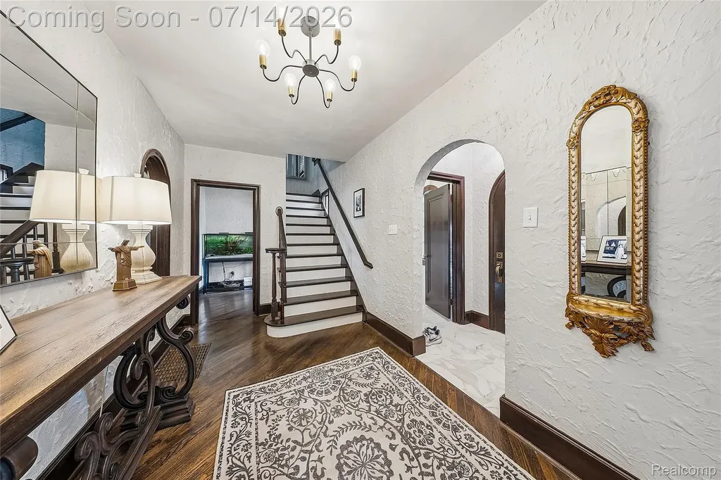 18460 Meridian Road Grosse Ile Township MI 48138