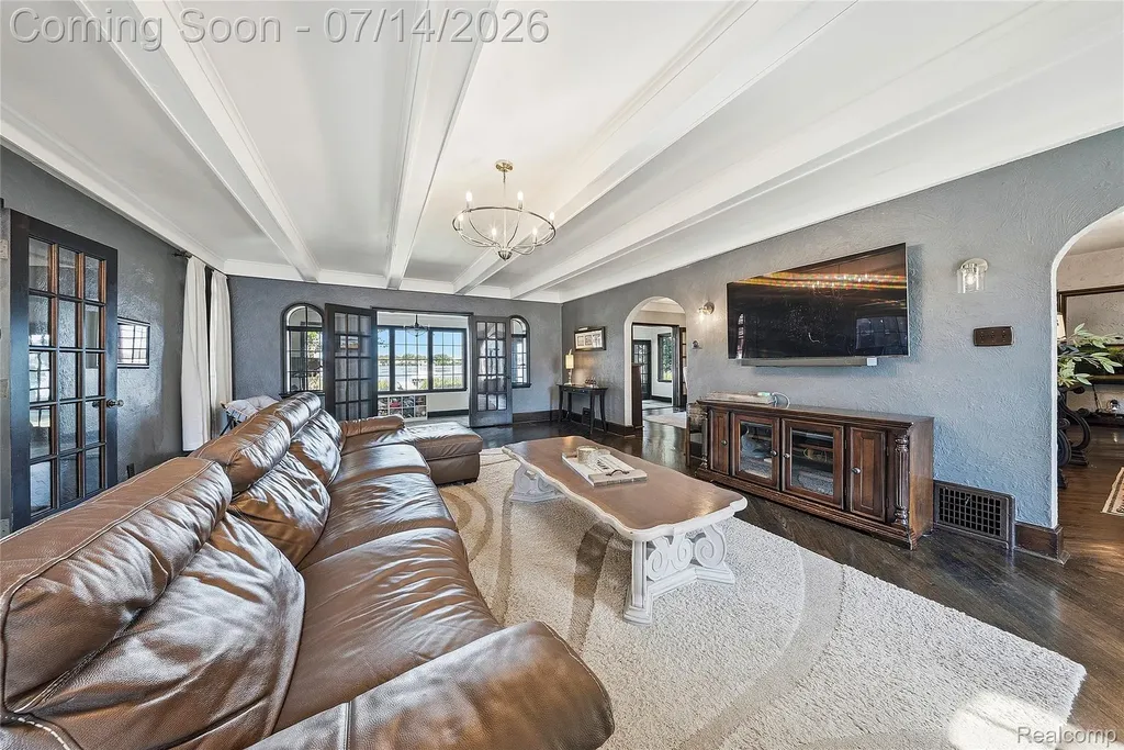 18460 Meridian Road Grosse Ile Township MI 48138