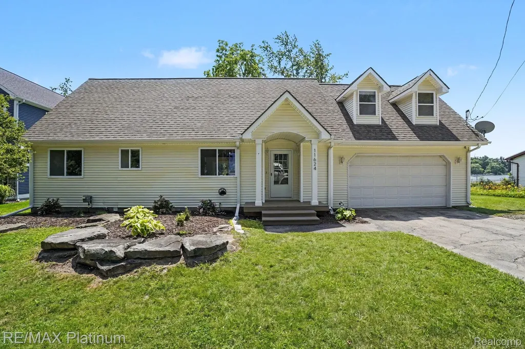 11624 Island Court Hartland Township MI 48353