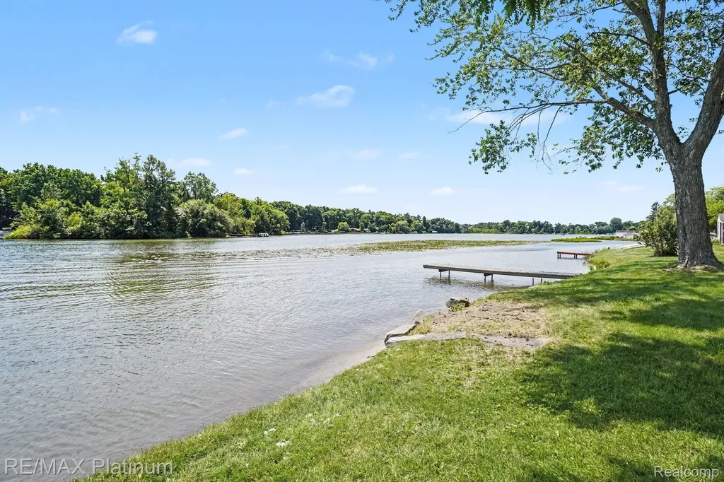 11624 Island Court Hartland Township MI 48353
