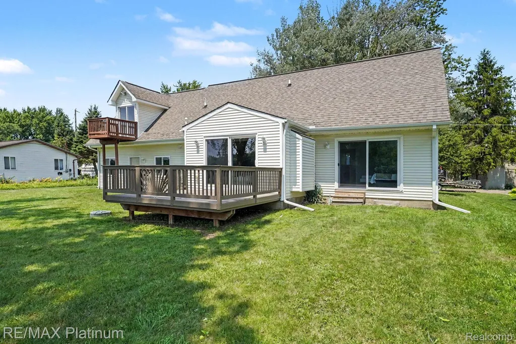 11624 Island Court Hartland Township MI 48353