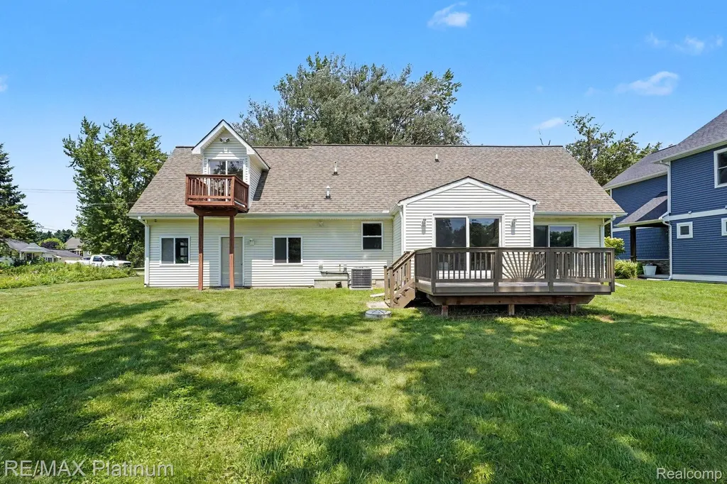 11624 Island Court Hartland Township MI 48353