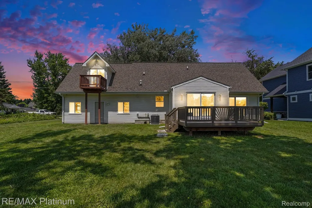 11624 Island Court Hartland Township MI 48353