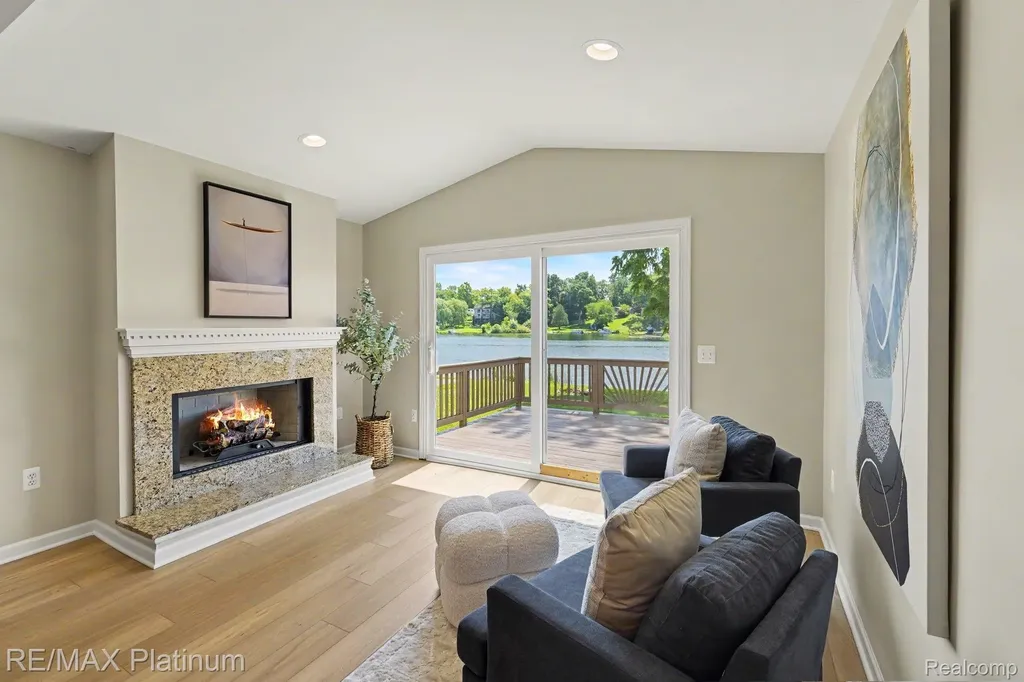 11624 Island Court Hartland Township MI 48353