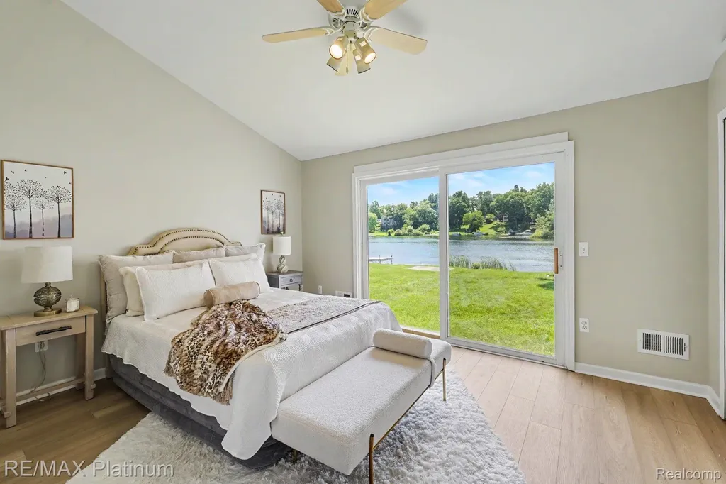 11624 Island Court Hartland Township MI 48353
