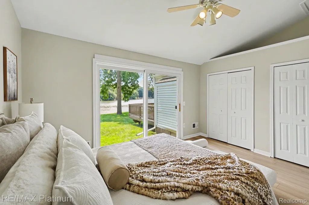 11624 Island Court Hartland Township MI 48353