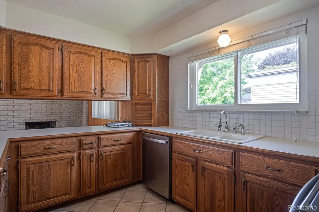 12398 Deming Drive Sterling Heights City MI 48312