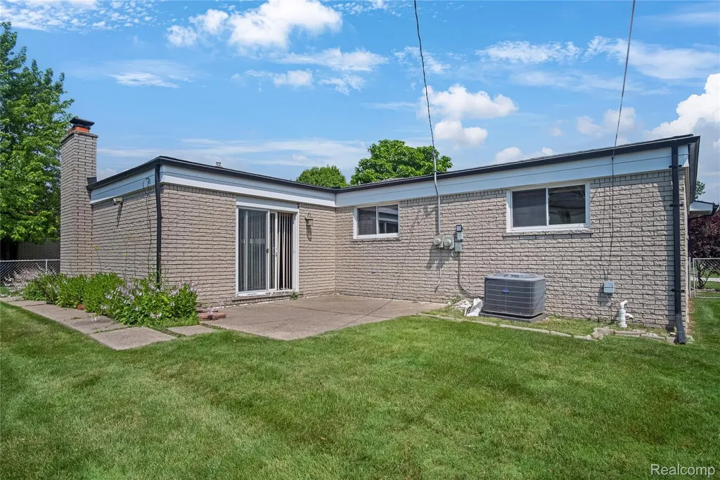 12398 Deming Drive Sterling Heights City MI 48312