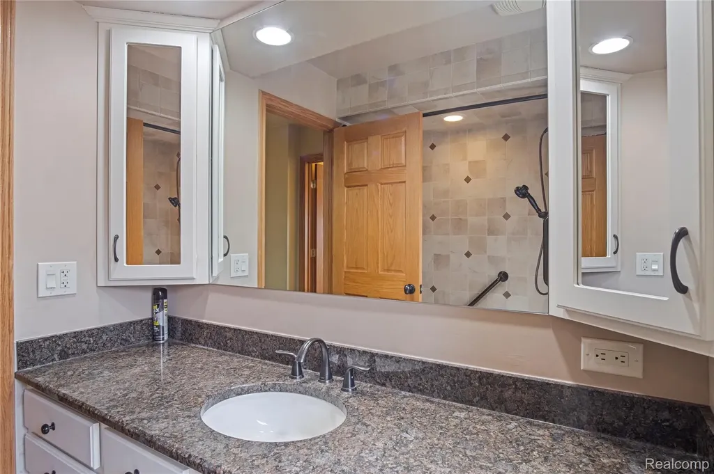 12398 Deming Drive Sterling Heights City MI 48312