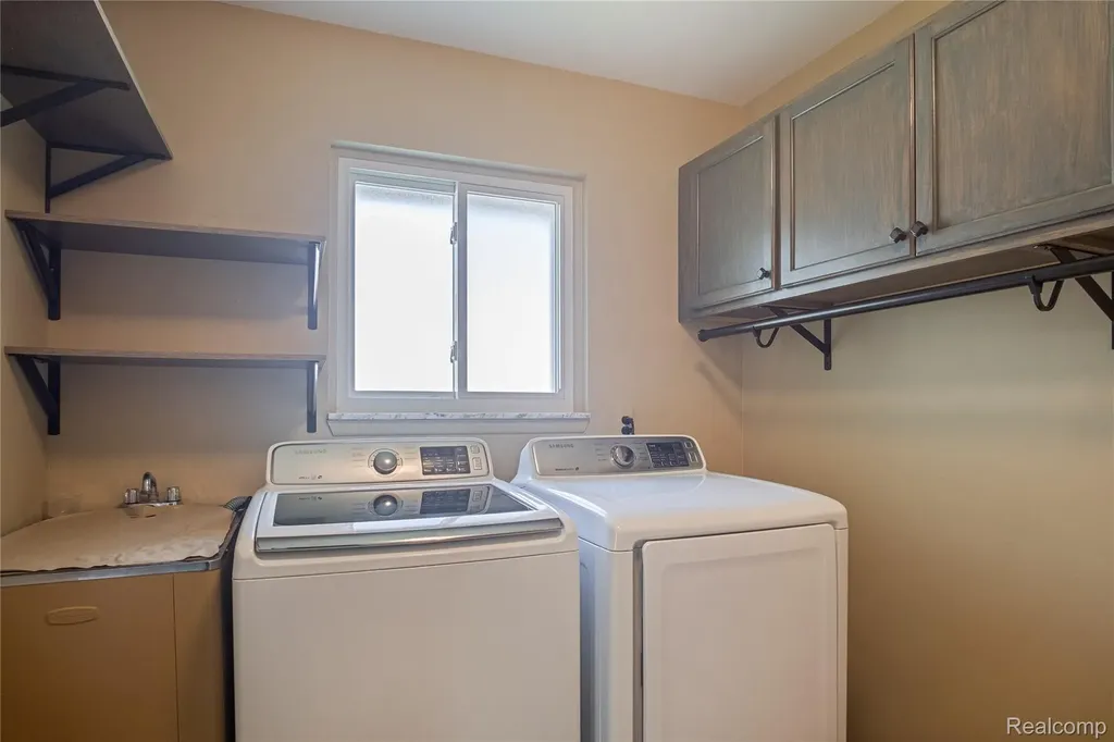 12398 Deming Drive Sterling Heights City MI 48312
