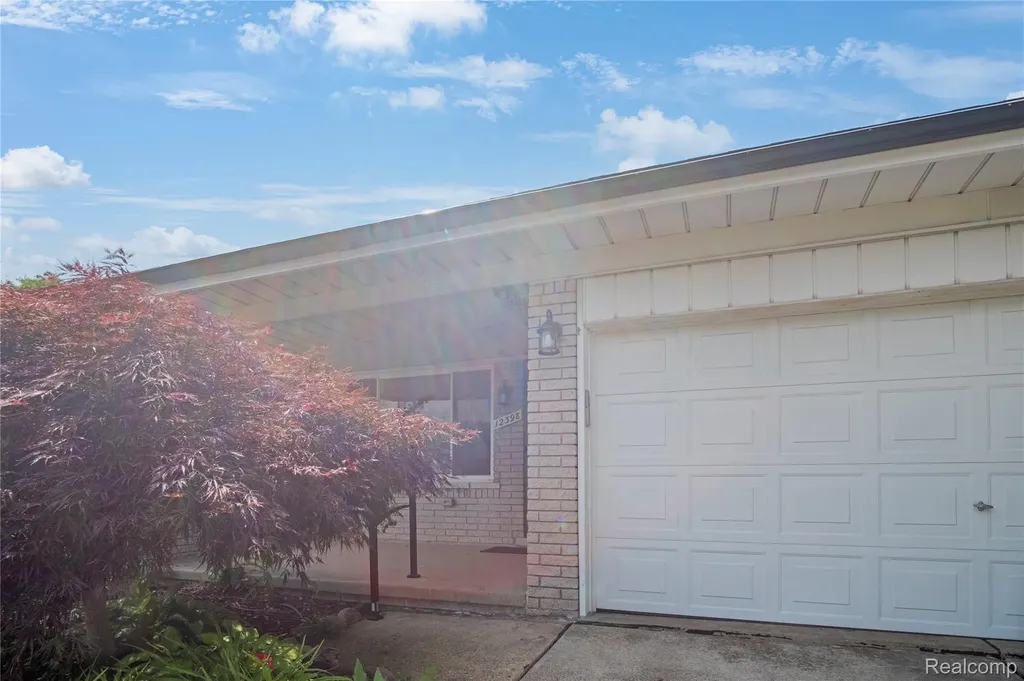 12398 Deming Drive Sterling Heights City MI 48312