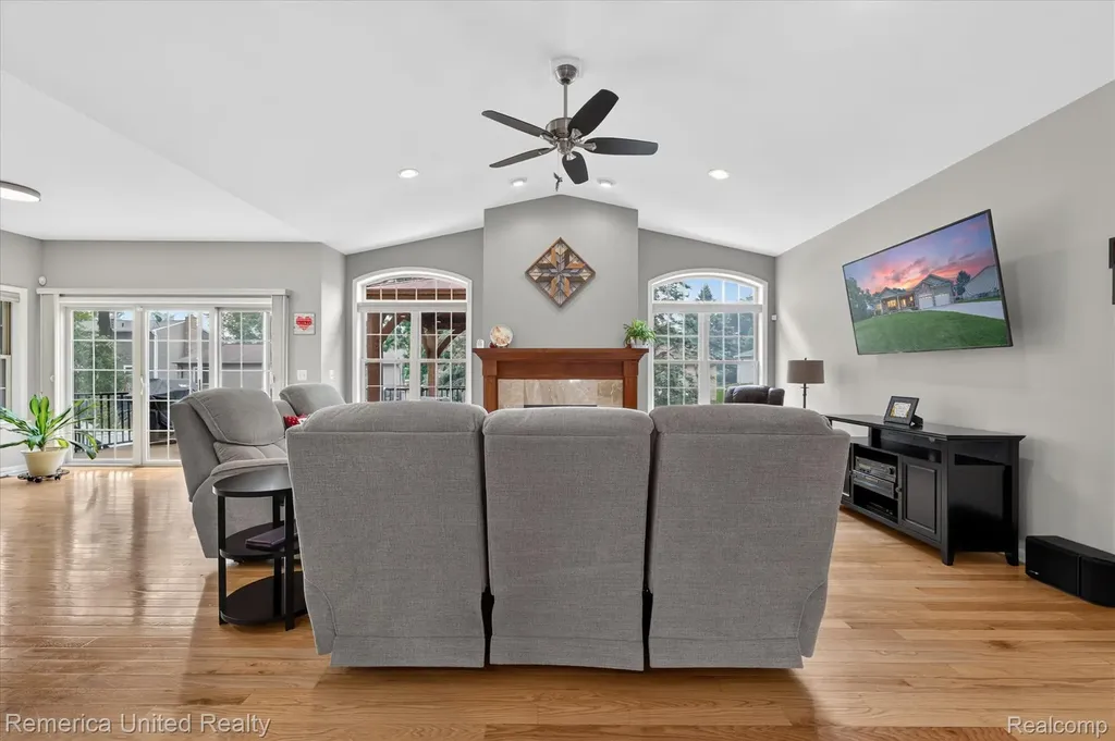 6169 Bay Court Waterford Charter Township MI 48327