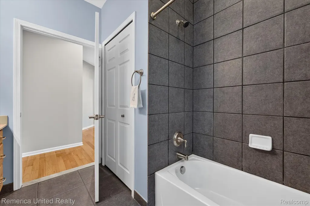 6169 Bay Court Waterford Charter Township MI 48327