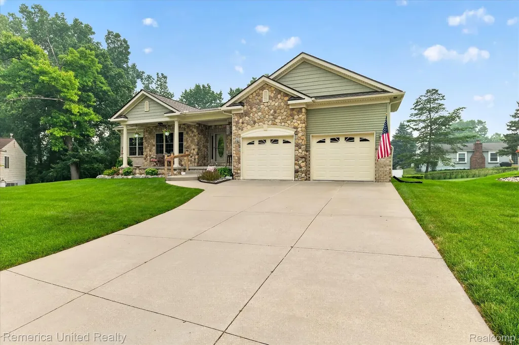 6169 Bay Court Waterford Charter Township MI 48327