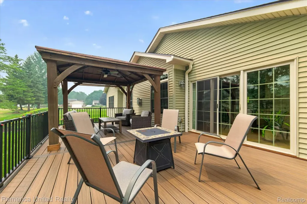 6169 Bay Court Waterford Charter Township MI 48327