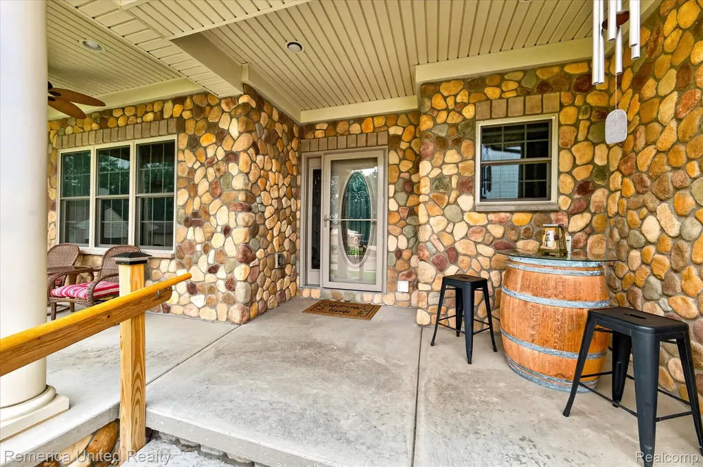 6169 Bay Court Waterford Charter Township MI 48327