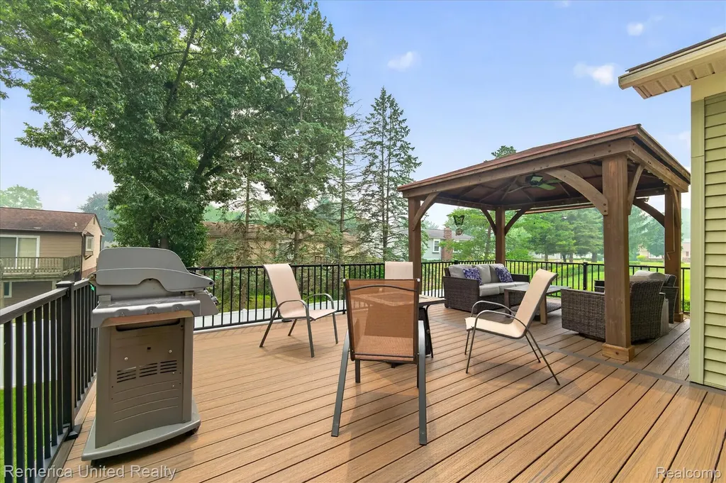 6169 Bay Court Waterford Charter Township MI 48327
