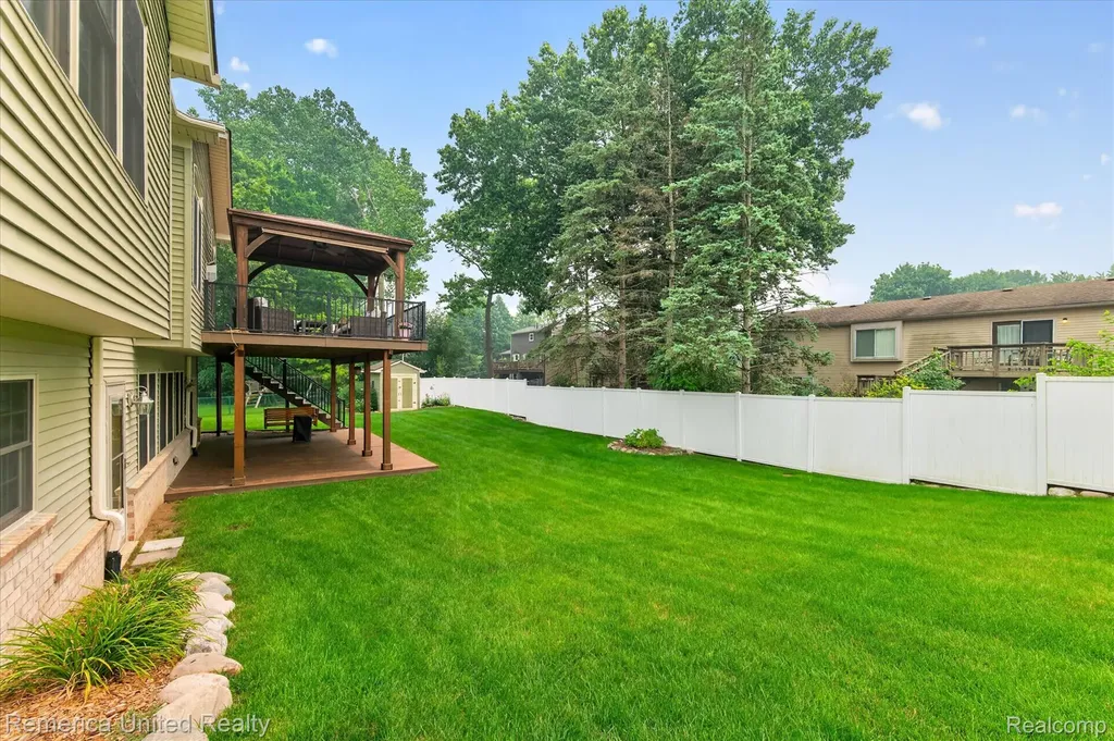 6169 Bay Court Waterford Charter Township MI 48327