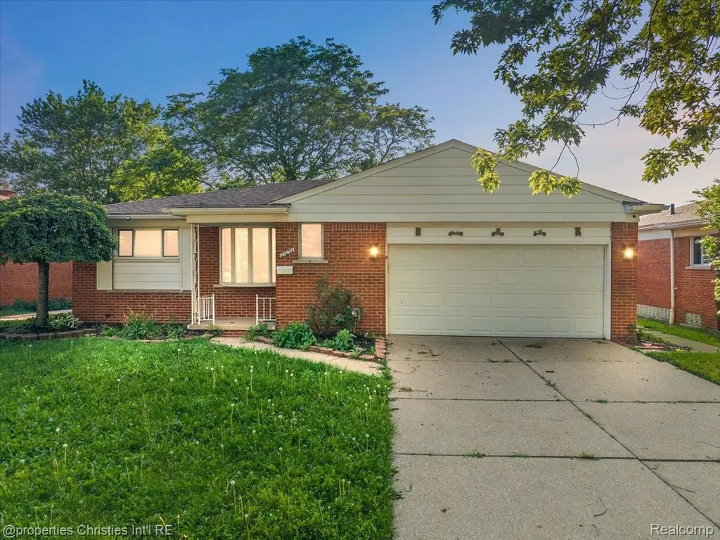 27059 Shackett Avenue Warren City MI 48093