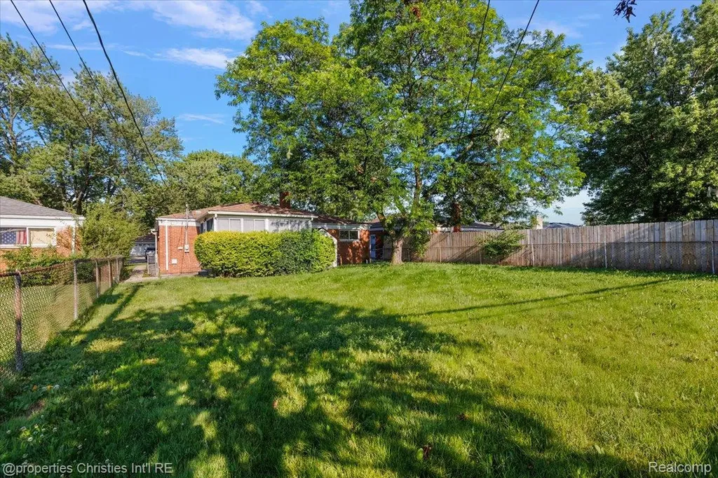 27059 Shackett Avenue Warren City MI 48093