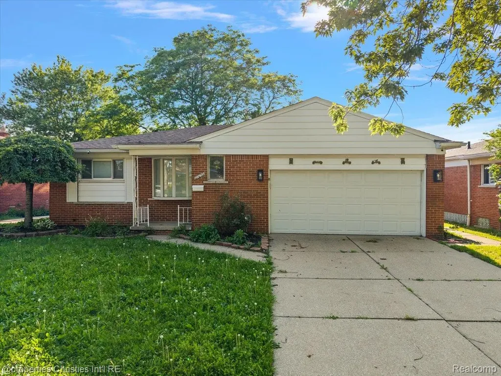 27059 Shackett Avenue Warren City MI 48093