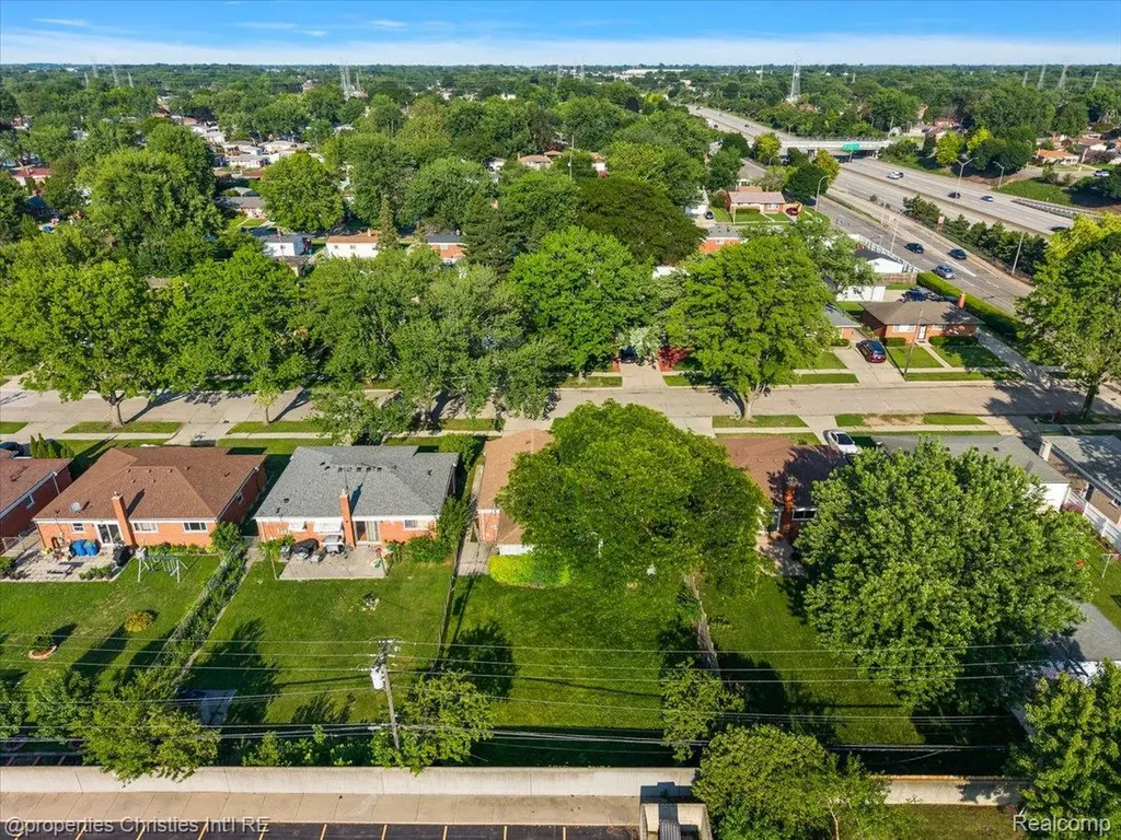 27059 Shackett Avenue Warren City MI 48093