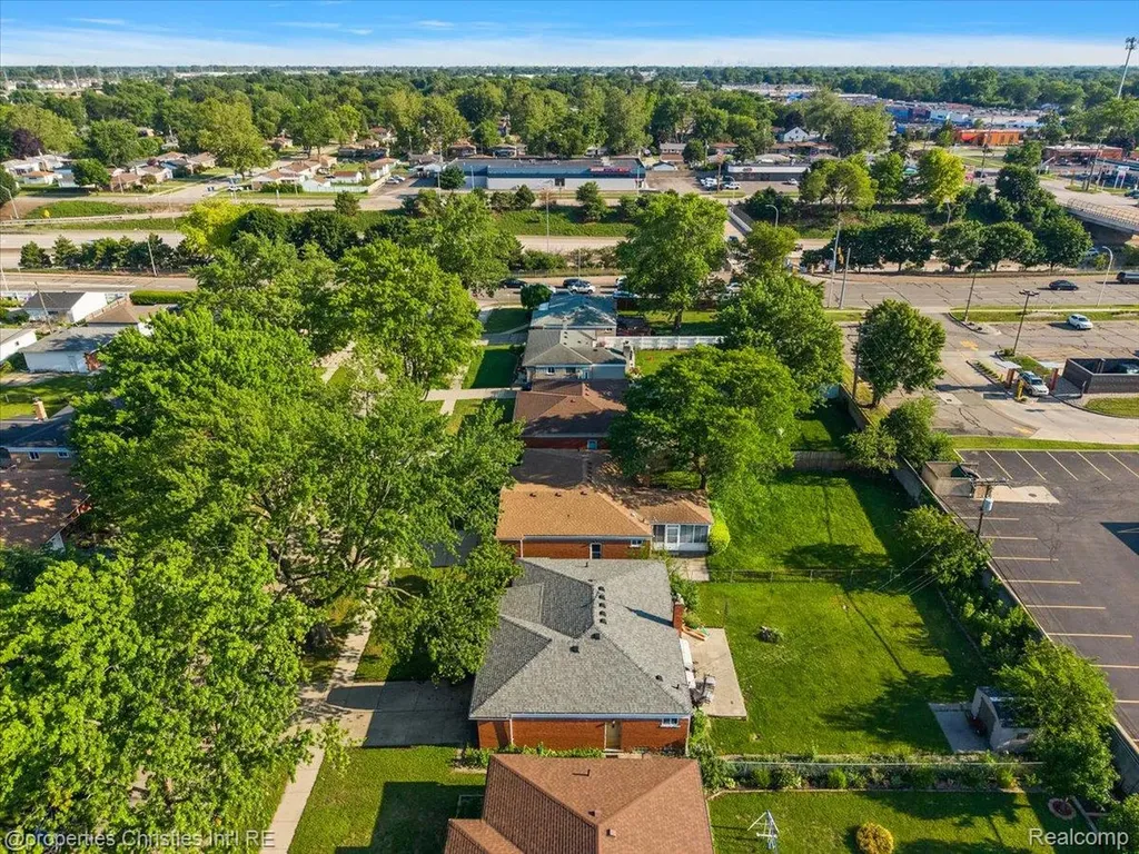 27059 Shackett Avenue Warren City MI 48093