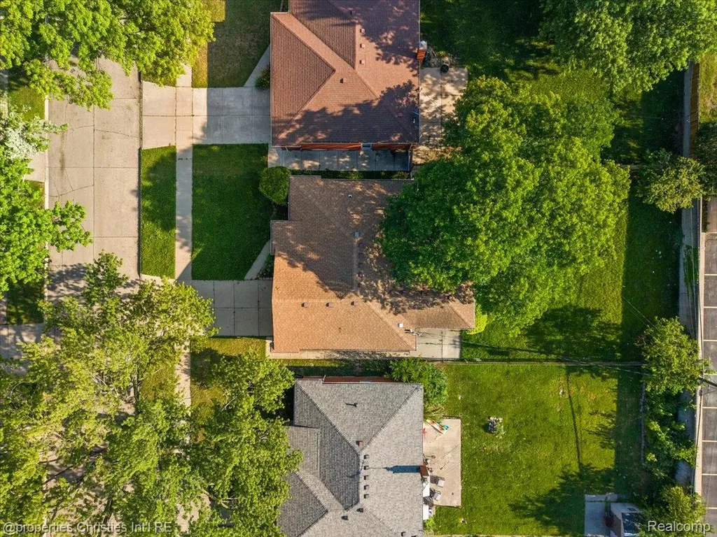 27059 Shackett Avenue Warren City MI 48093