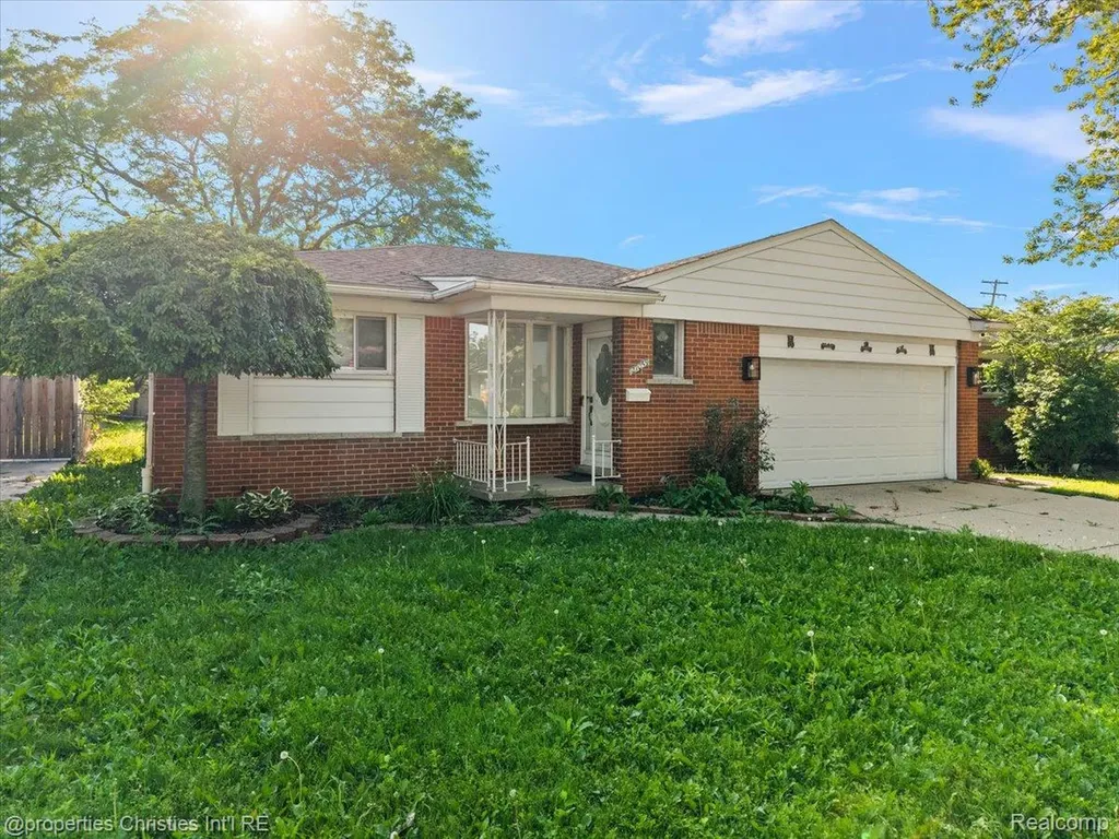 27059 Shackett Avenue Warren City MI 48093