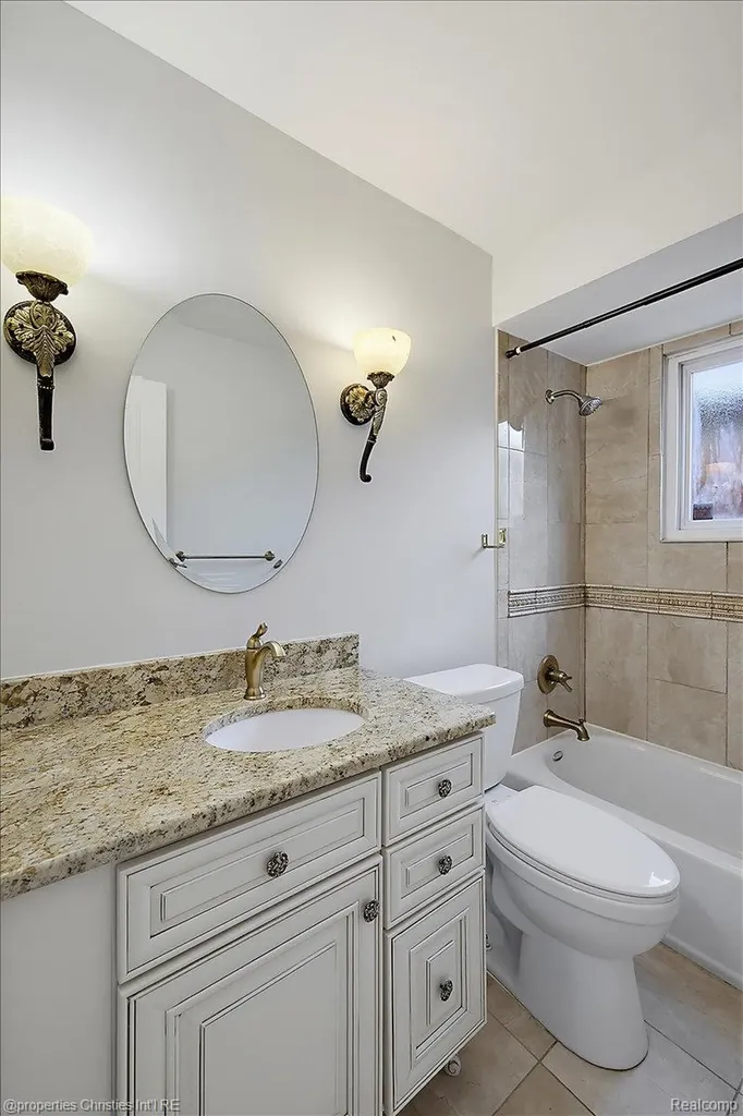 27059 Shackett Avenue Warren City MI 48093