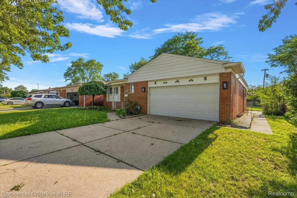 27059 Shackett Avenue Warren City MI 48093