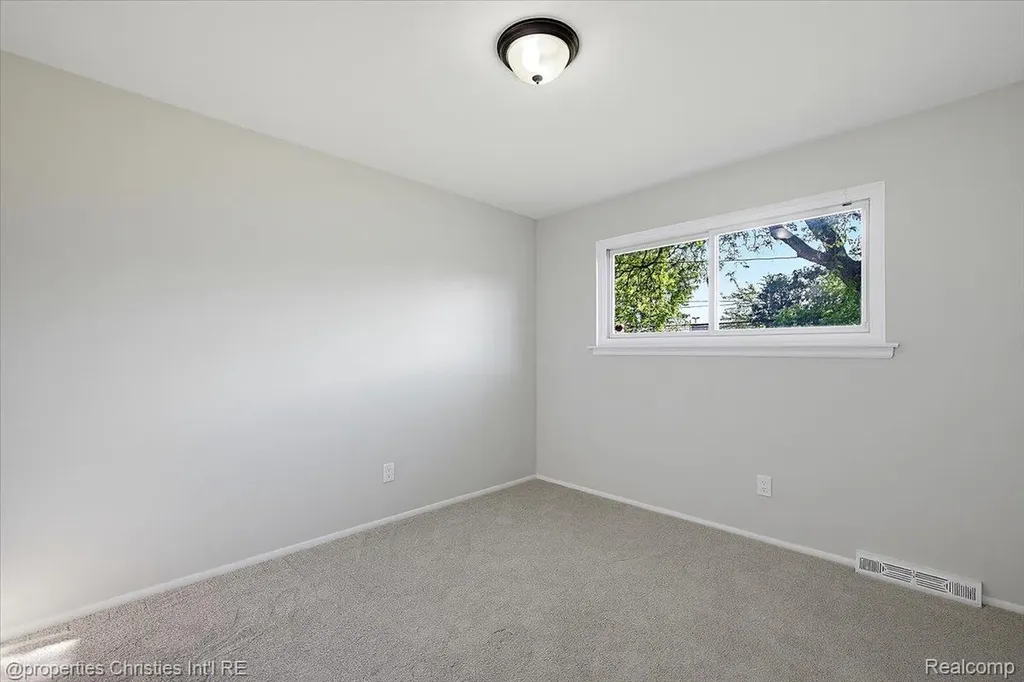 27059 Shackett Avenue Warren City MI 48093