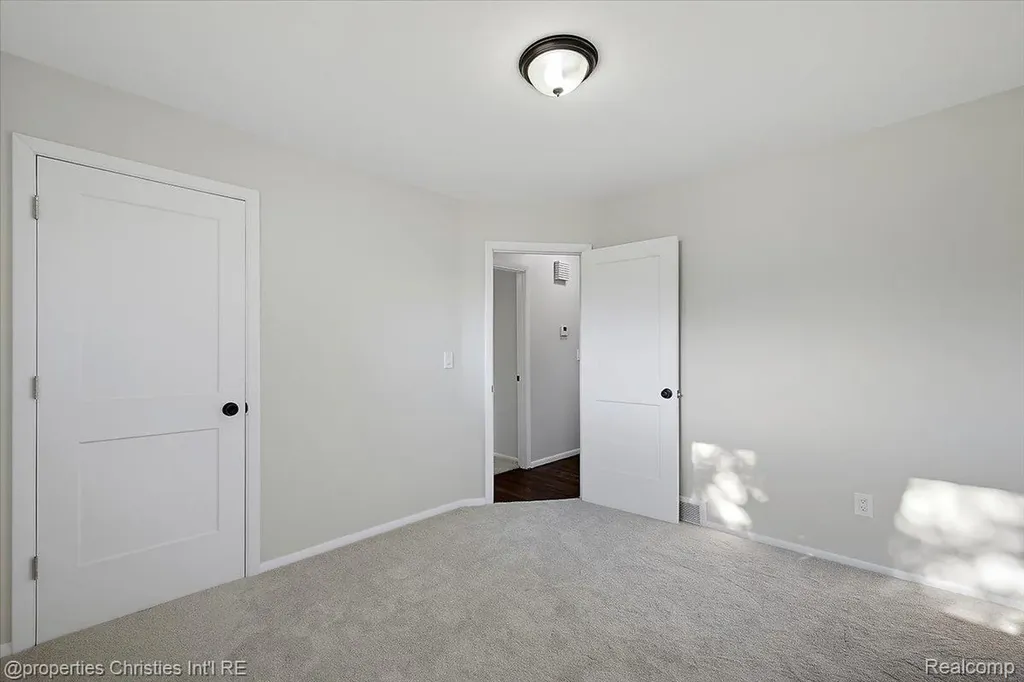 27059 Shackett Avenue Warren City MI 48093