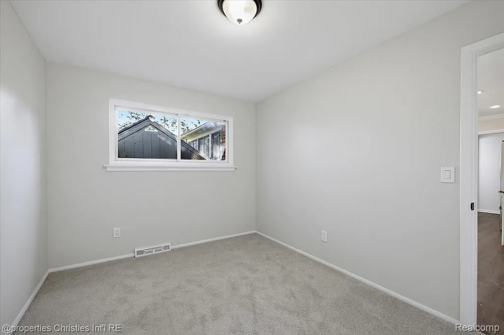27059 Shackett Avenue Warren City MI 48093