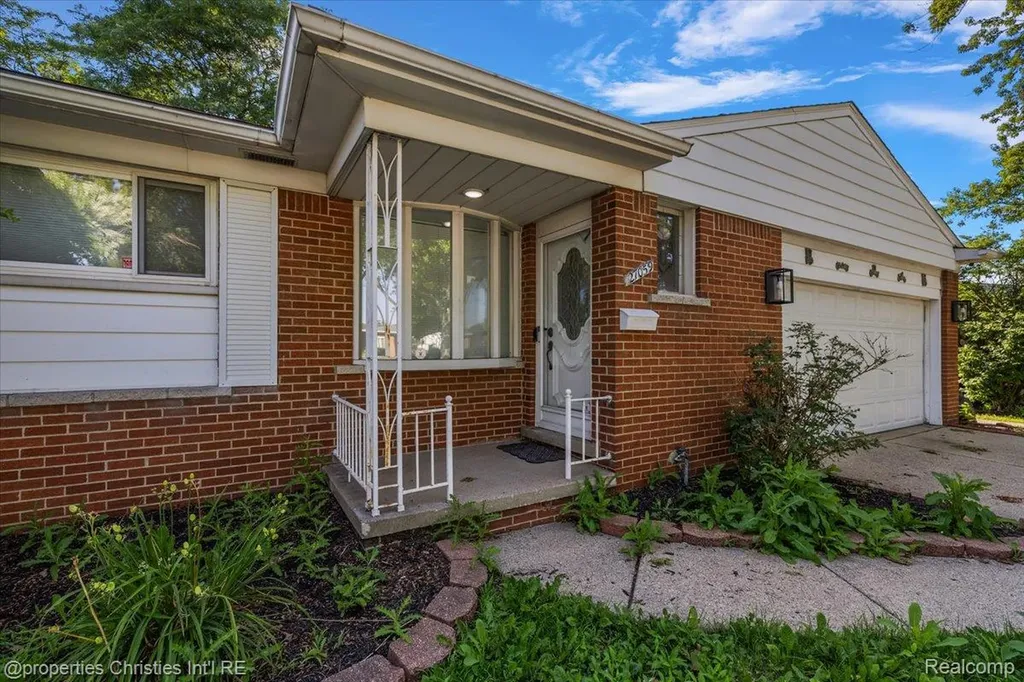 27059 Shackett Avenue Warren City MI 48093