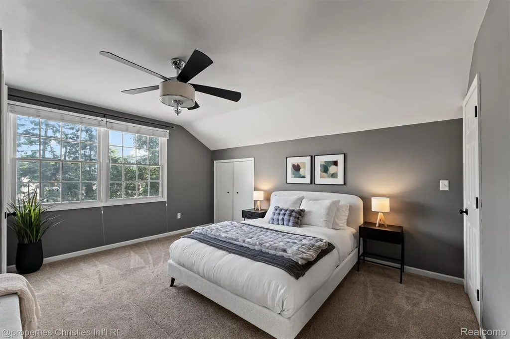 16268 Kirkshire Avenue Beverly Hills Village MI 48025