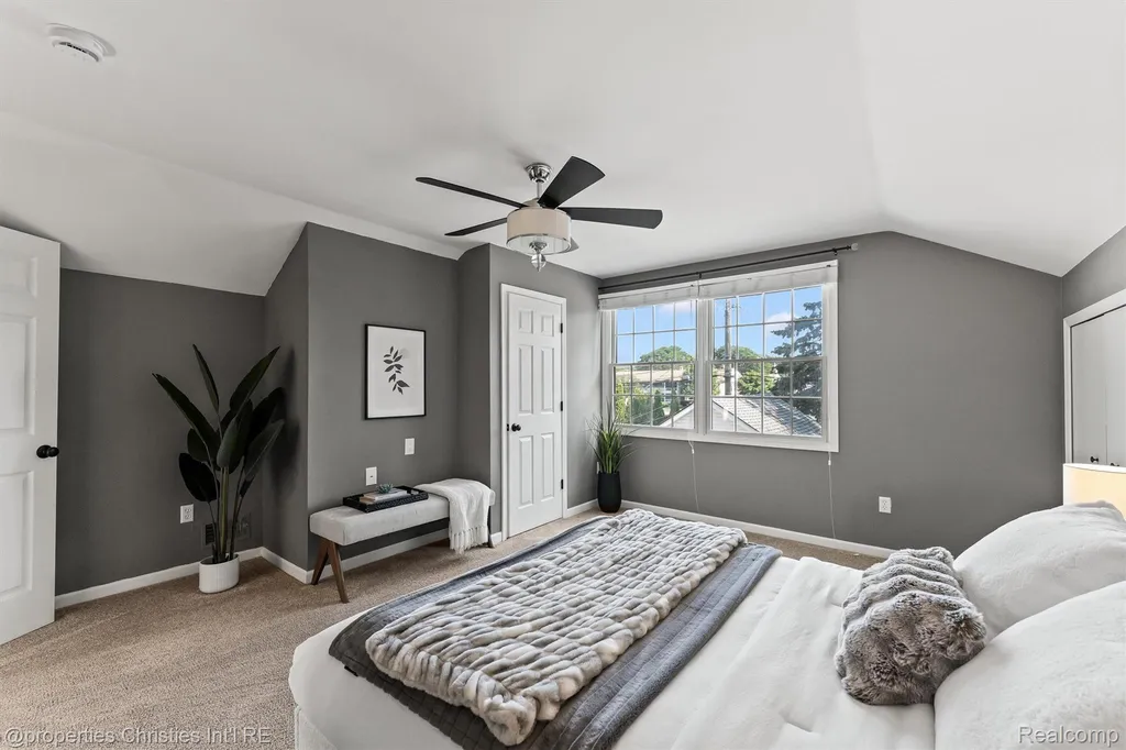 16268 Kirkshire Avenue Beverly Hills Village MI 48025